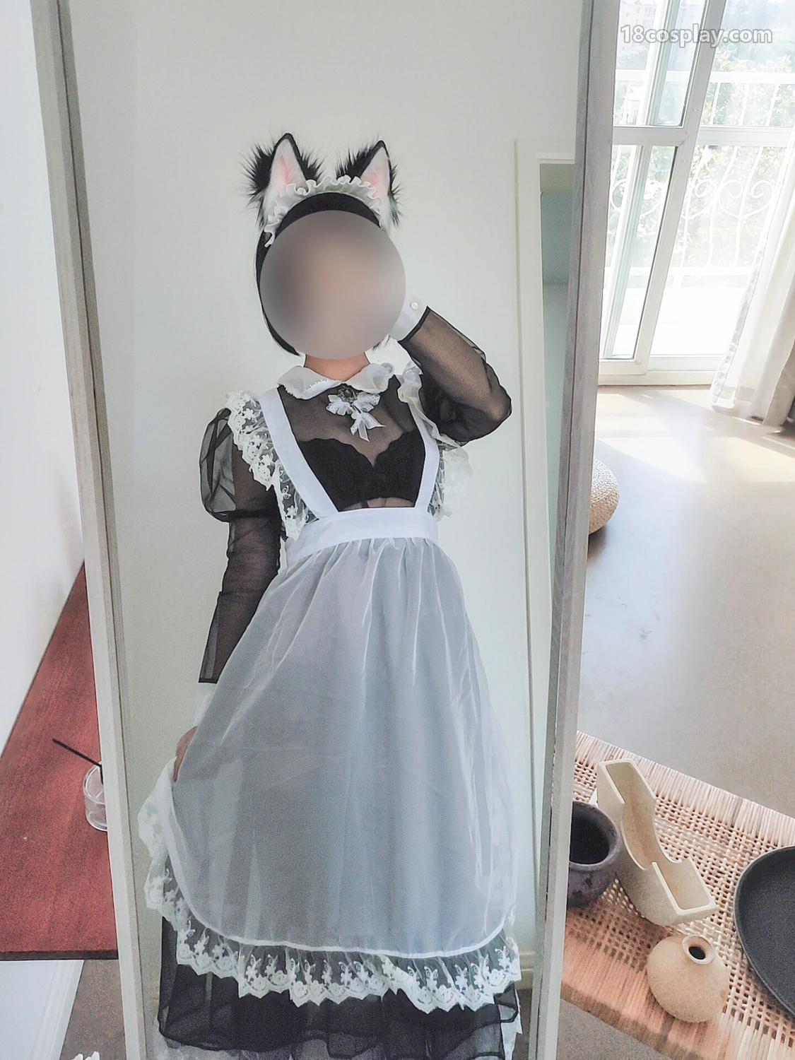 Chunmomo – Transparent Maid Selfie